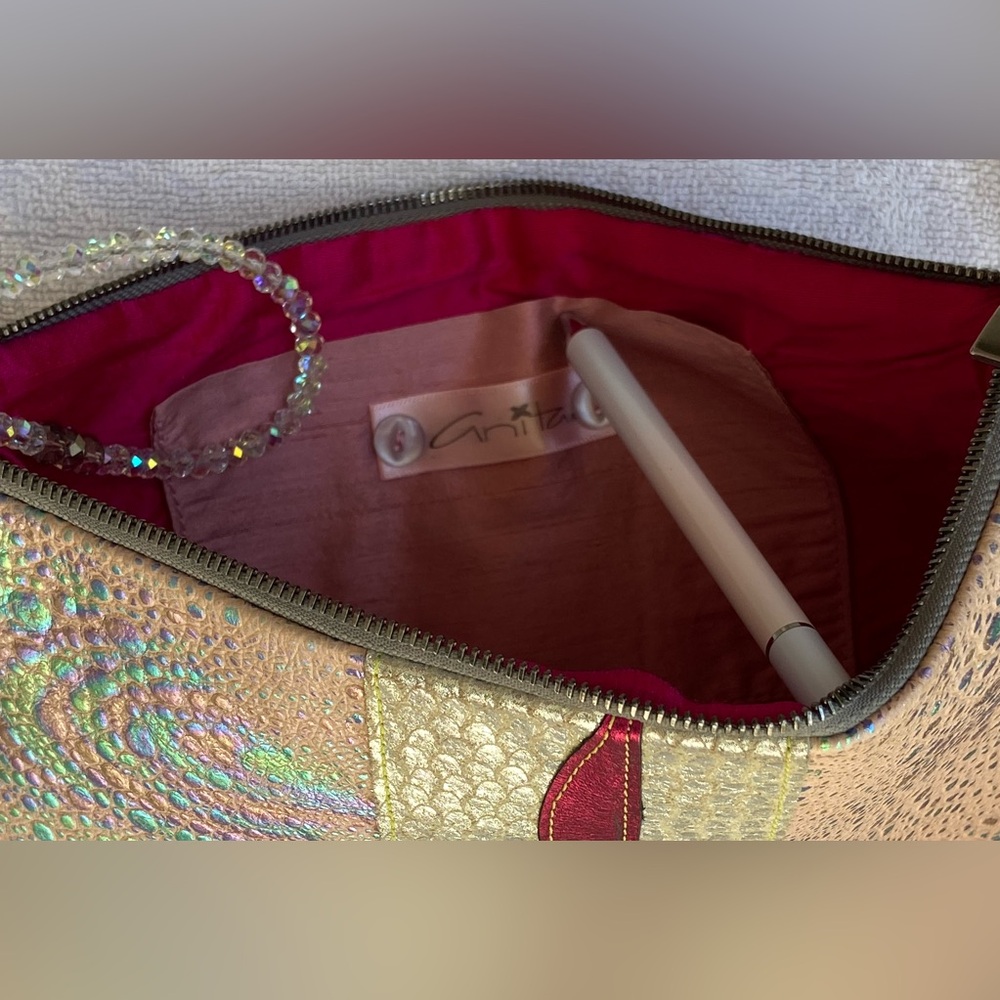 VGU Anita🌸Pink🎀Textured Clutch/Wristlet w/Beaded Zipper Pull & 2 Inside Pockets - Picture 16 of 16